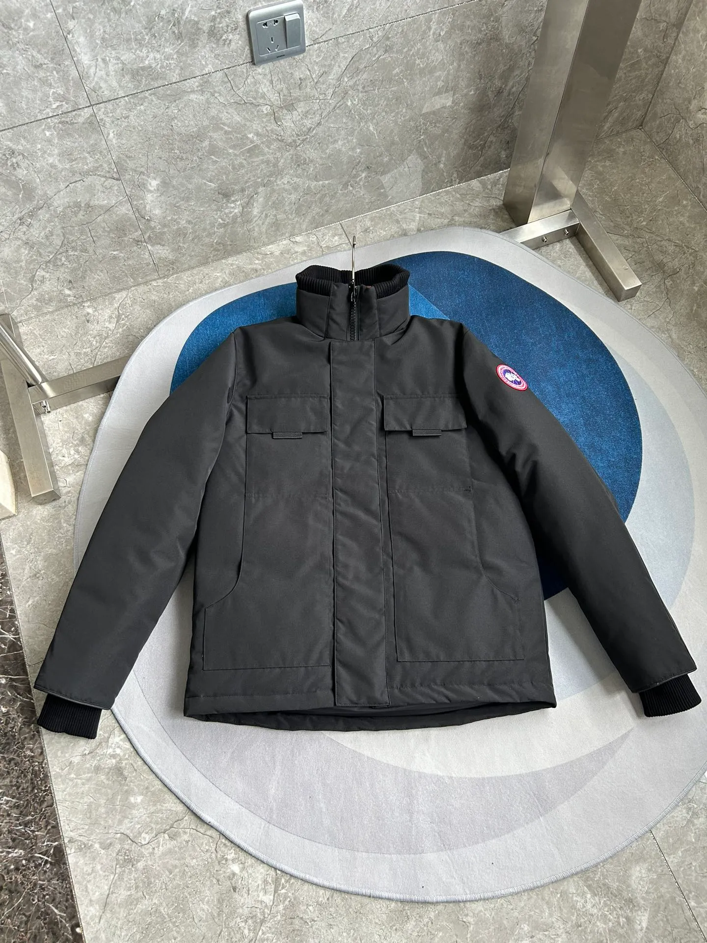 P840 E24 model 5816M Expedition men's model black. Sizes: XS S M L XL XXL.